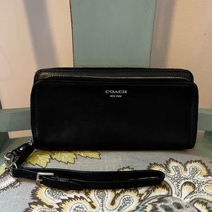 Coach zip around wallet wristlet black.